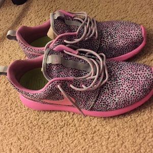 Nike Pink Roshe Runs 7⃣.5⃣