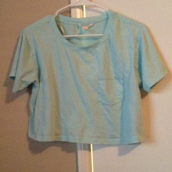 F21 baby blue crop top tee