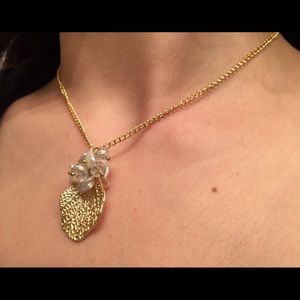 PRICE DROPAnthropologie Gold Leaf Cluster Necklace