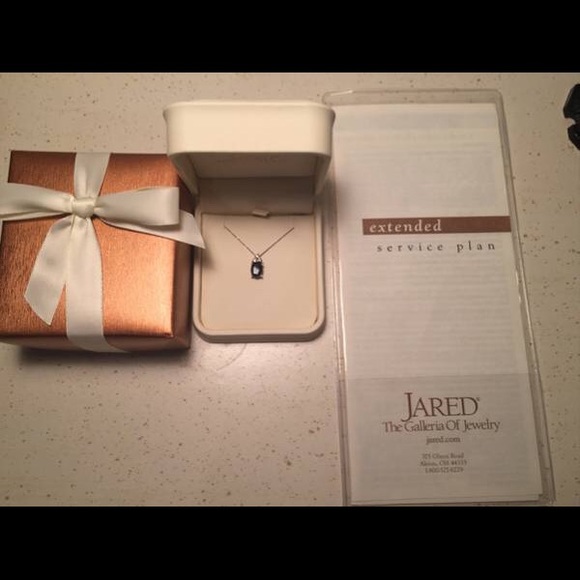 14k white gold natural sapphire pendant