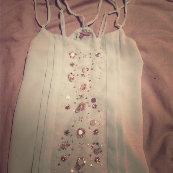 Light blue sequence tank