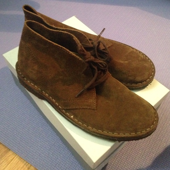 Suede McAllister boots in dark khaki