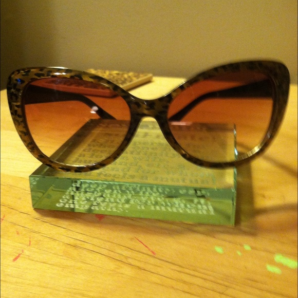 😎BETSEY JOHNSON😎