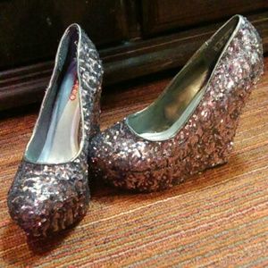 Amazing condition bongo sparkle wedge heels