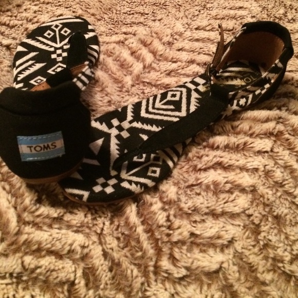Toms black and white aztec sandals