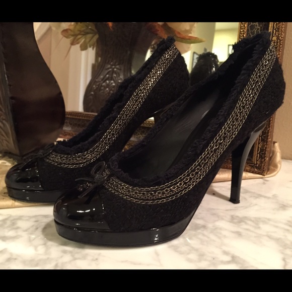 **SOLD*** Chanel Tweed Pumps Black Gold 38.5