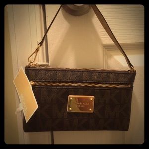 NWT- Authentic Jet Set Michael Kors Wristlet
