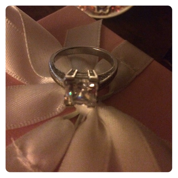5ctw stimulated diamond ring
