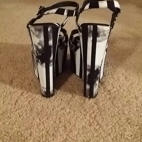 *price drop*Limited Edition Libertine Allor Wedge - Picture 3 of 4