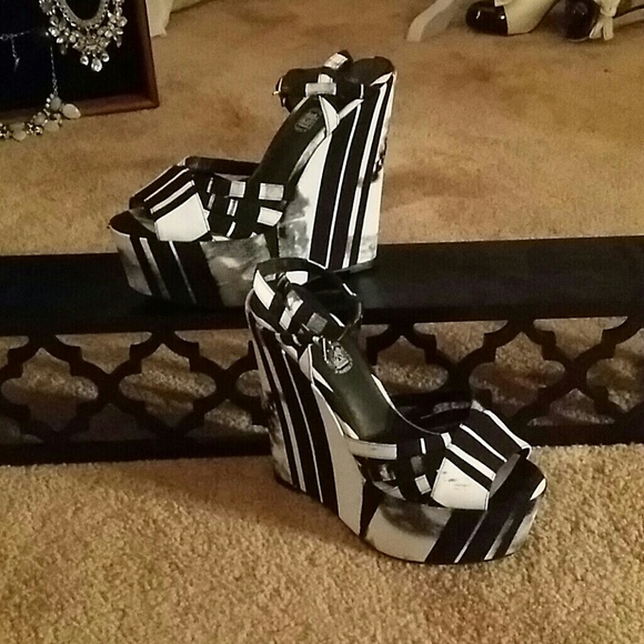 *price drop*Limited Edition Libertine Allor Wedge - Picture 4 of 4