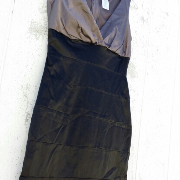 Beautiful special occasions dress. Form fitting.