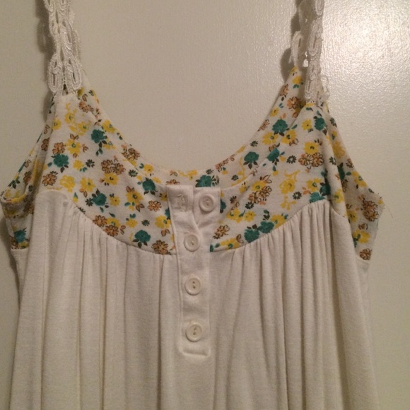 *DONATING 5/18* Floral white girly tank - Picture 1 of 3