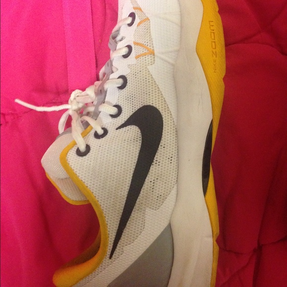 womens kobe bryant basketball shoes