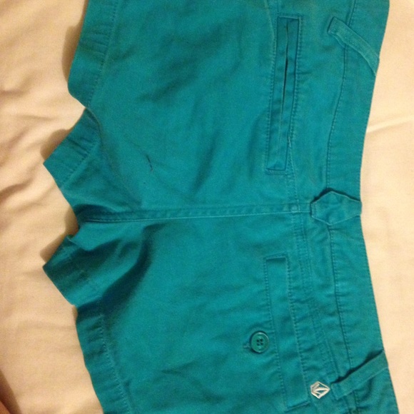 Shorts - Picture 2 of 3