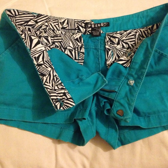 Shorts - Picture 3 of 3