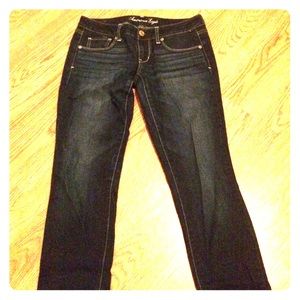 Size 4 American Eagle skinny jeans.