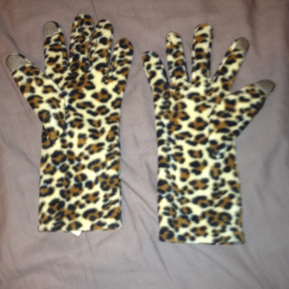 Cheetah print gloves (smart phone pads)