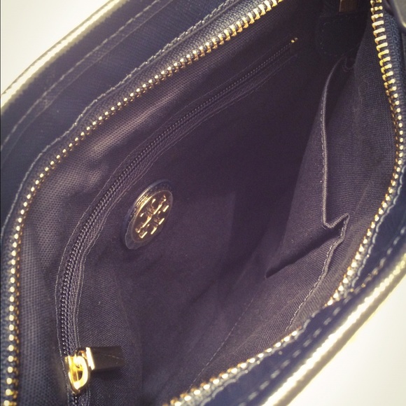 *SOLD*NWT Tory Burch Orange Soft Nylon Swingpack - Picture 4 of 4