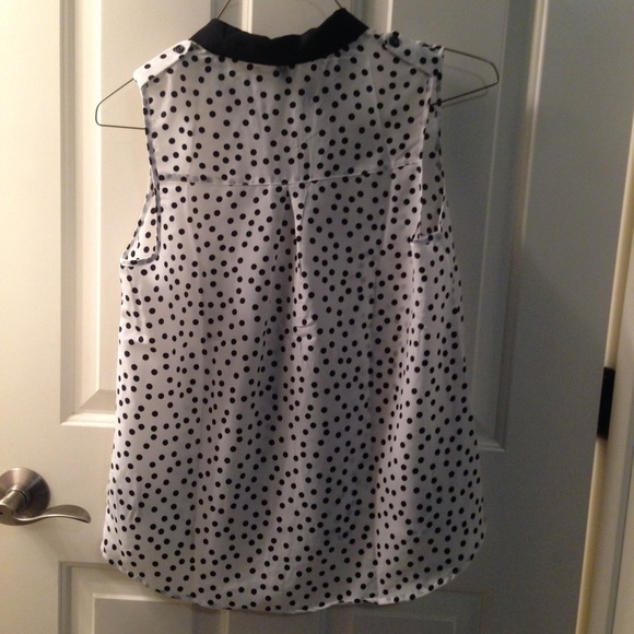 Sleeveless Fun Polka Dot Collar - Picture 2 of 2