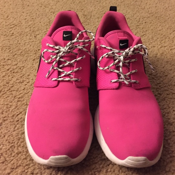 Hot pink Roshe runs 6⃣.5⃣