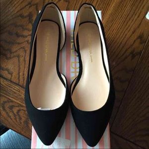 Black pointed Toe Flats!
