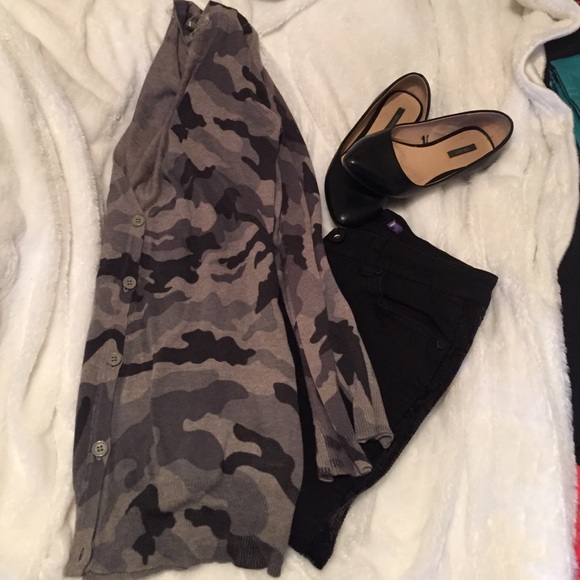 Camo cardigan👽