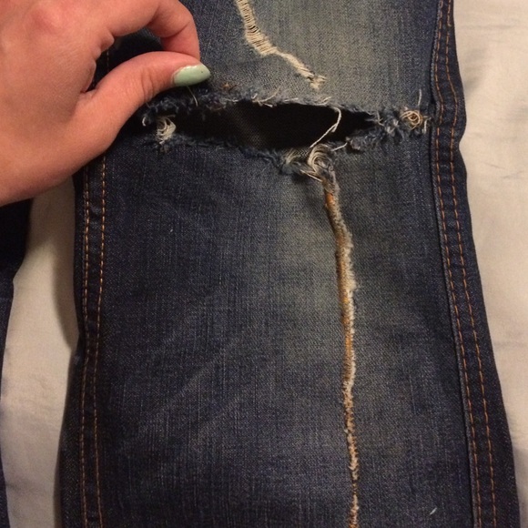 Distressed jeans - Picture 2 of 4