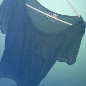 Army green loose pocket tee