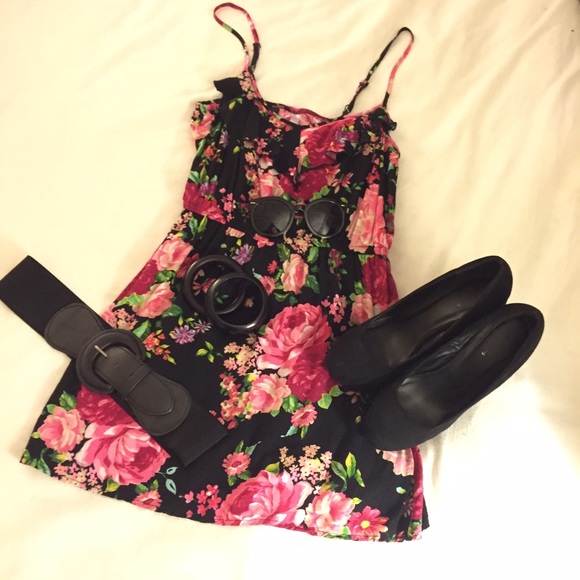 Xhilaration Dresses & Skirts - Floral Dress perfect for summer!!👌🏼☀️