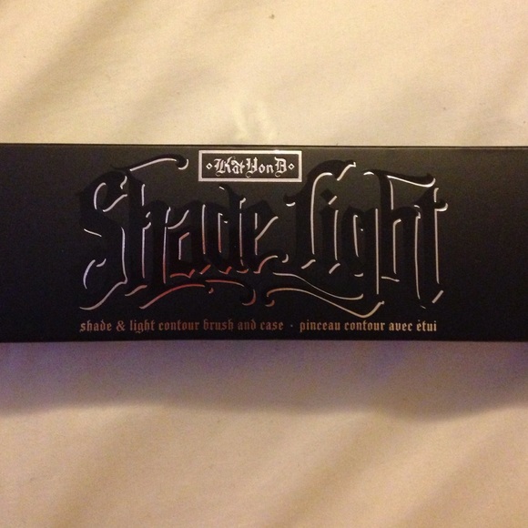 NEW Shade & Light Contour Brush and Case