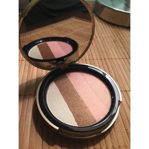 Too Faced Snow Bunny luminous bronzer