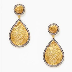 Kanupriya
Two-Tone Filigree Teardrop Earrings