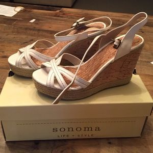 White and cork platform wedges