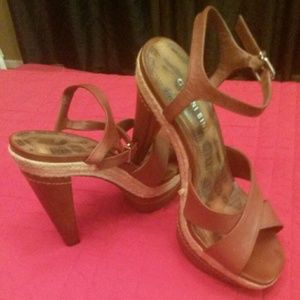 *REDUCED*7.5 Sandle/Heels