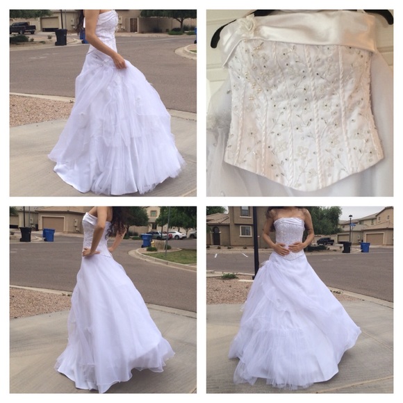 Dresses & Skirts - Wedding dress