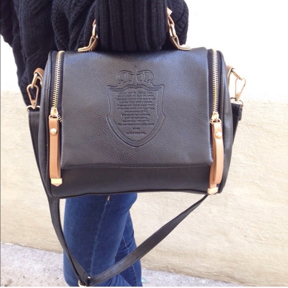 Handbags - Black PU leather messenger bag