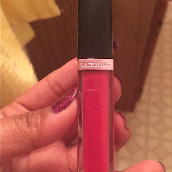 victoria secret lipgloss.