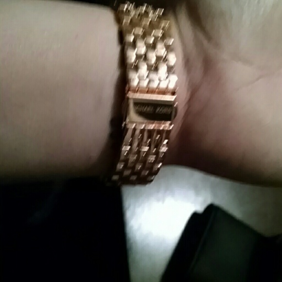 Beautiful new watch no box rose color - Picture 2 of 4