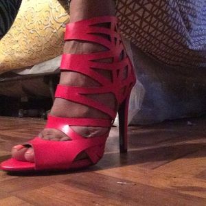 SEXY Red laser cut heels !!!