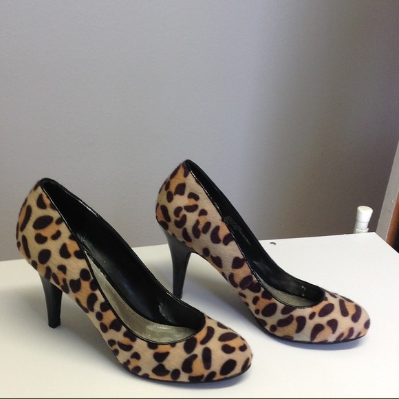 Faux Leopard heels so cute great