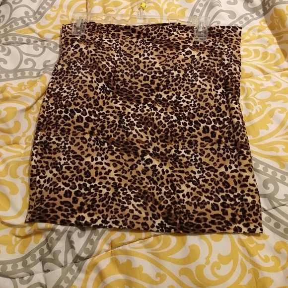 Cheetah print body con skirt