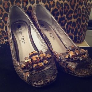 🎀SnakeSkin Pumps🎀size 7.5