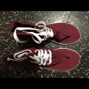 maroon converse gladiator shoes