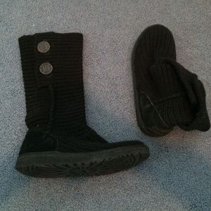 Black knit uggs size 5