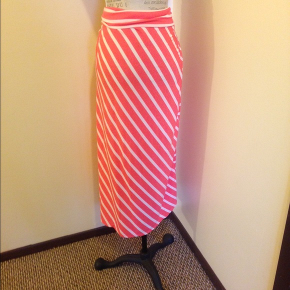 Long skirt - Picture 2 of 2