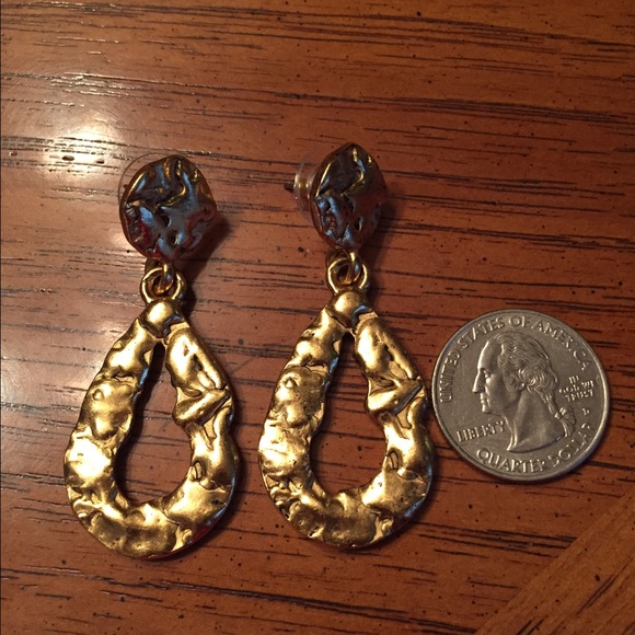 Fun statement earrings - Picture 2 of 3