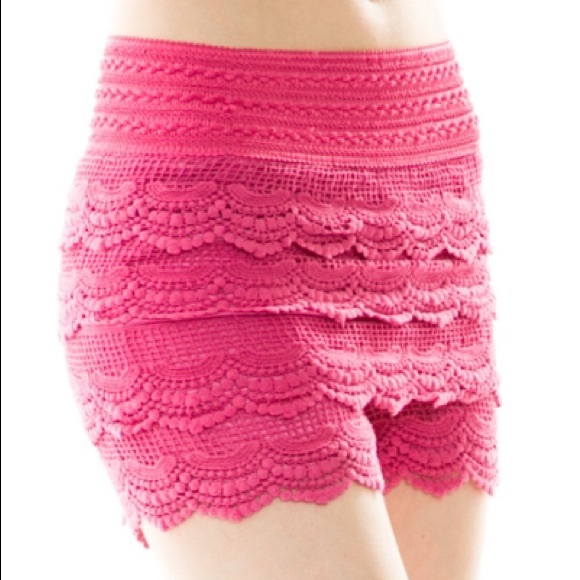 Unique lace short - Picture 3 of 4