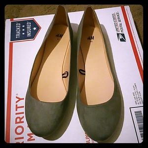 Ballet flats
