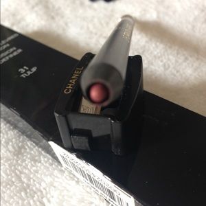 CHANEL Le Crayon Leveres Precision Lip Definer