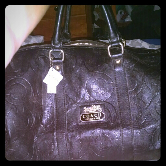 Non authentic large coach leatherware purse